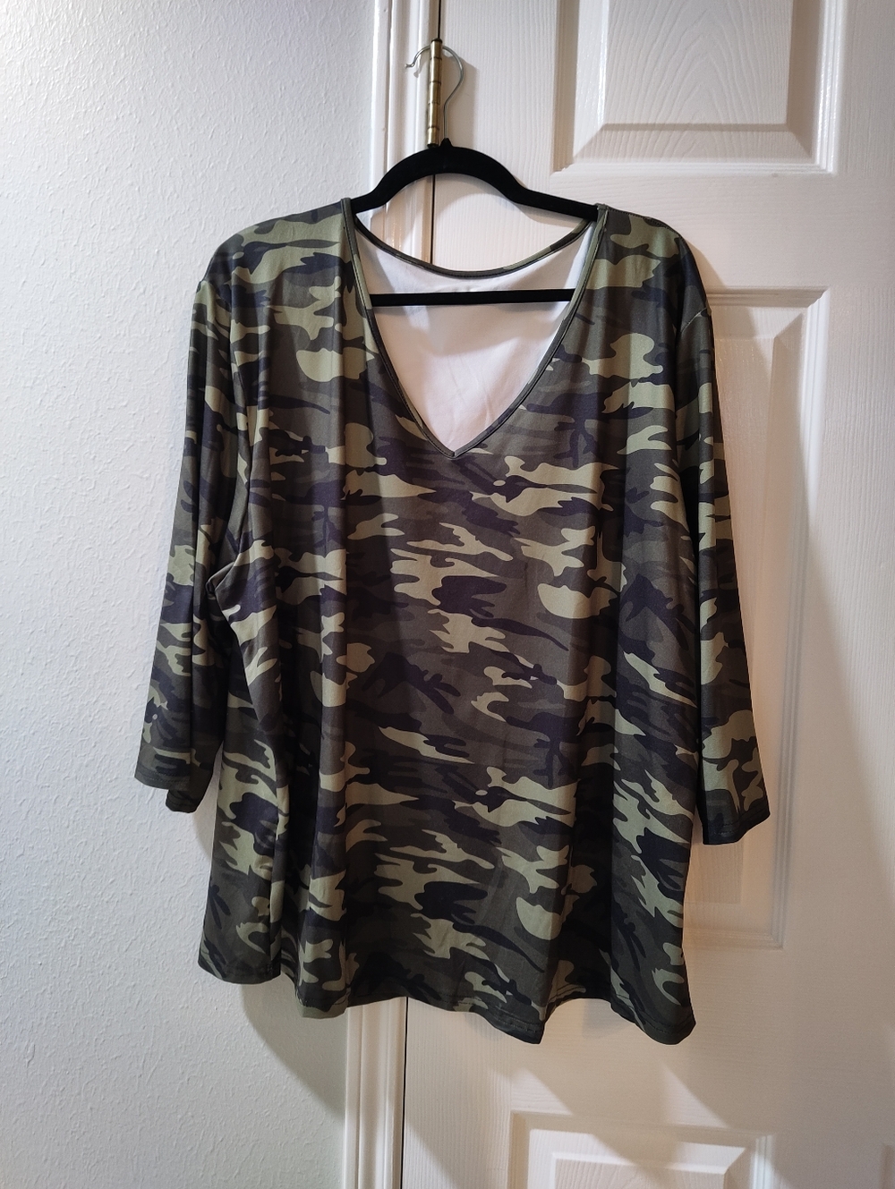 Women's Size 22 Camouflage Green Plus Knit Top CN 5XL V- neck 3/4 Sleeve Tee New
